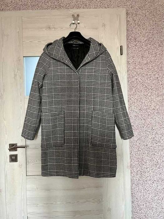 Płaszcz z kapturem w pepitkę Sinsay