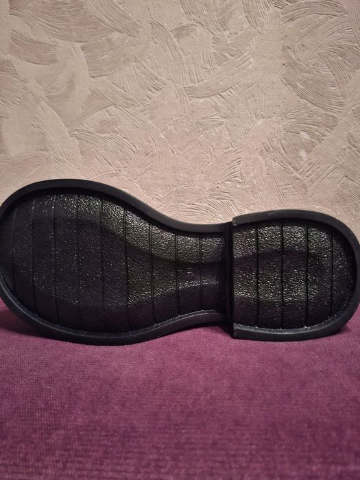 Продам нові жіночі черевики "Челсі "