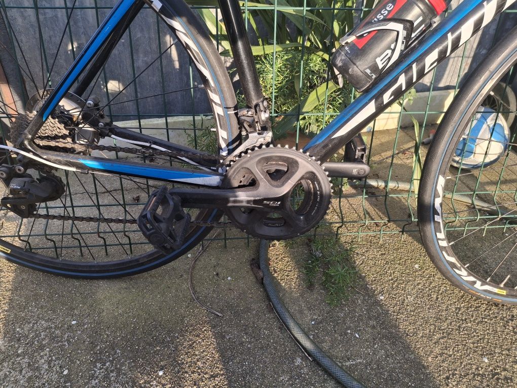 Bicicleta de estrada Giant Contend SL2 Disc