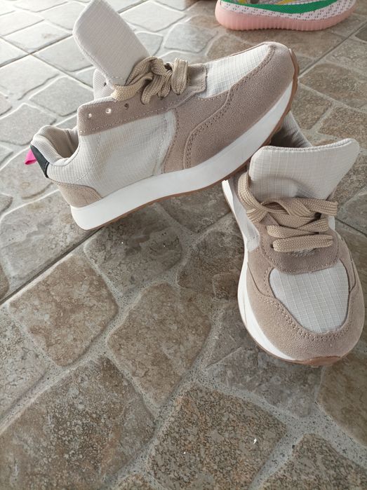 Кросівки,були одягнені 1 раз.Розмір не підійшов.Стан ідеальний 32р