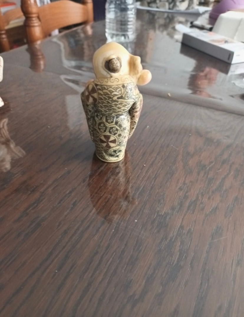 Figura de Netsuke japonês - Sábio barba longa - Assinado na base
