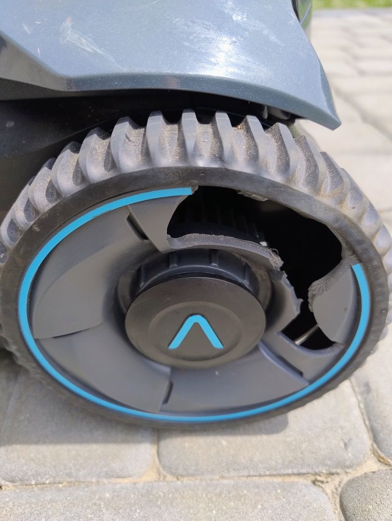 Robot odkurzacz basenowy