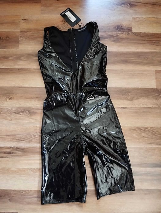 lateksowy kombinezon S latex suit dopasowany goth alternative hallowee