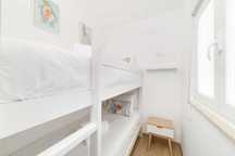 Vendo Beliche Branco em Madeira Resistente com 2 Colchões