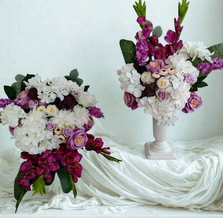 Kompozycja nagrobna z bukietem kwiatów na cmentarz pomnik nagrobek