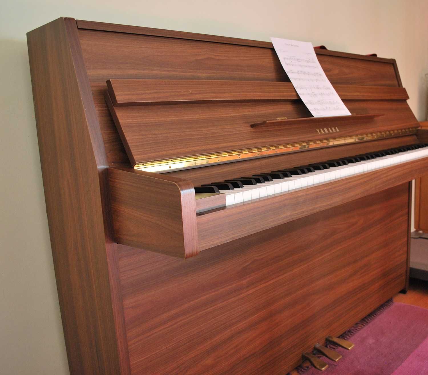 Piano Acústico YAMAHA C 108