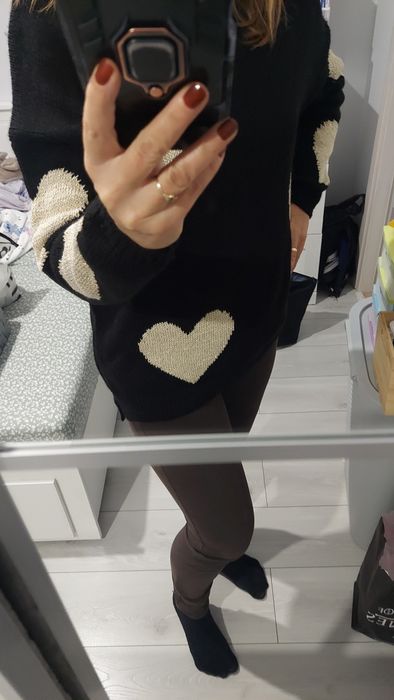 Golf, sweter czarny w złote serca