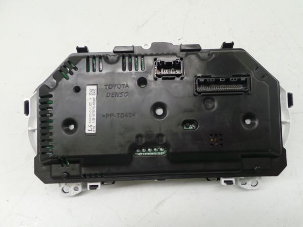 Quadrante / painel de instrumentos TOYOTA Yaris (_P13_)