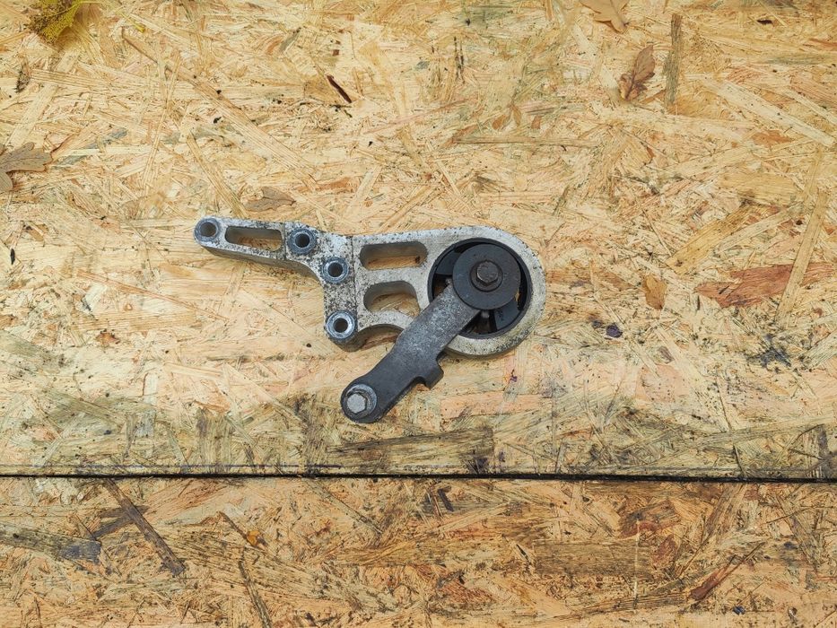 Łapa poduszka Skrzyni biegów Volvo V40 II 2.0D