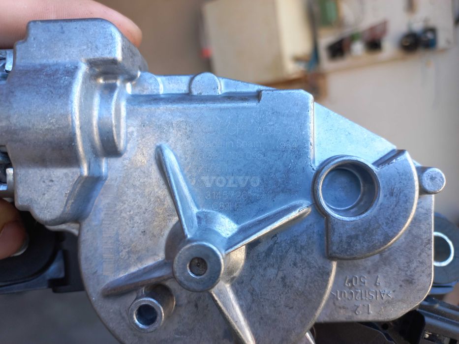 Моторчик дворніка кришки бахажника Volvo XC40