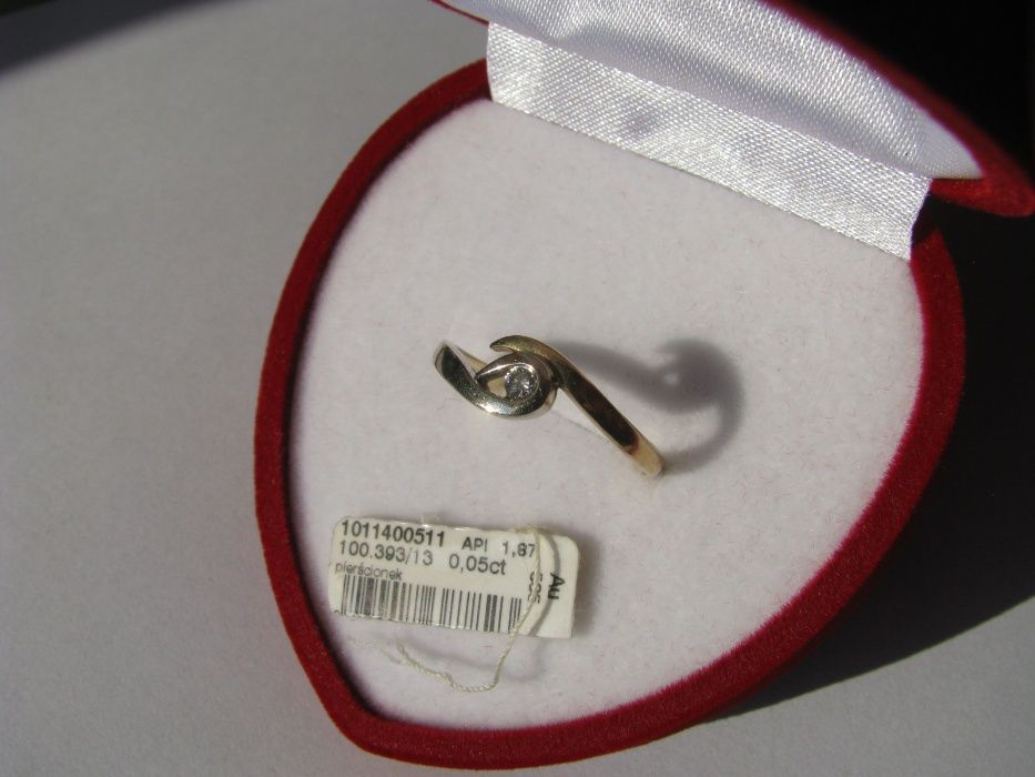 Złoty Pierścionek z Brylantem 0,05 ct - Apart