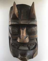 Drewniana maska, recznie wykonana