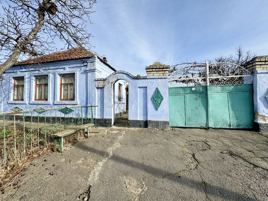 Продам будинок з великою ділянкою