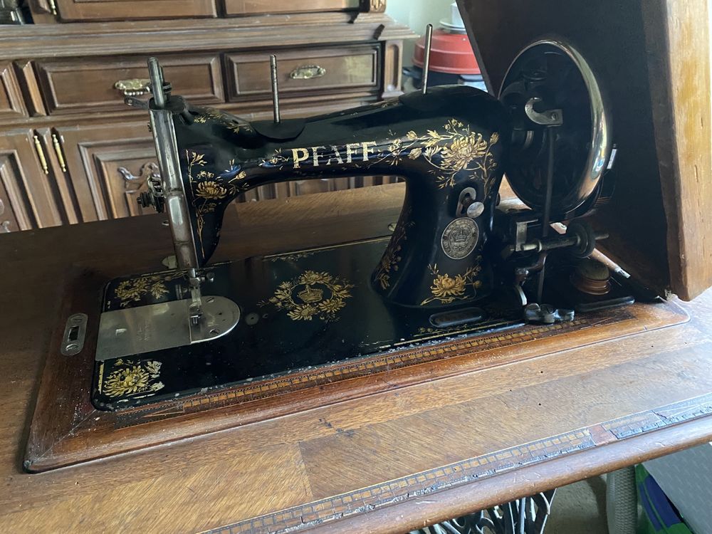 Máquina de Costura Antiga Vintage Pfaff