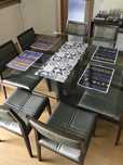 Mesa de jantar em vidro com 8 cadeiras
