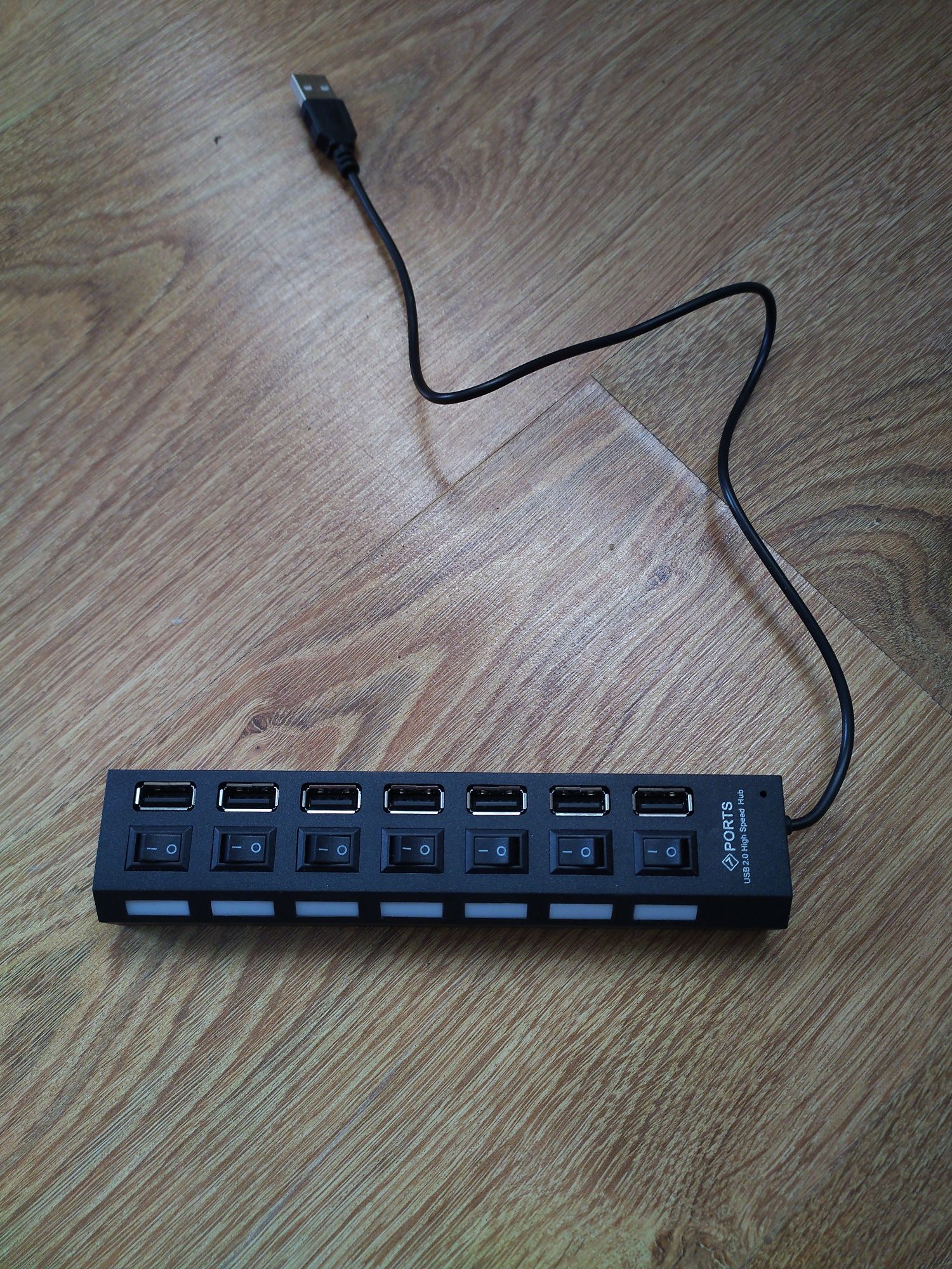 USB хаб станція з вимикачами.