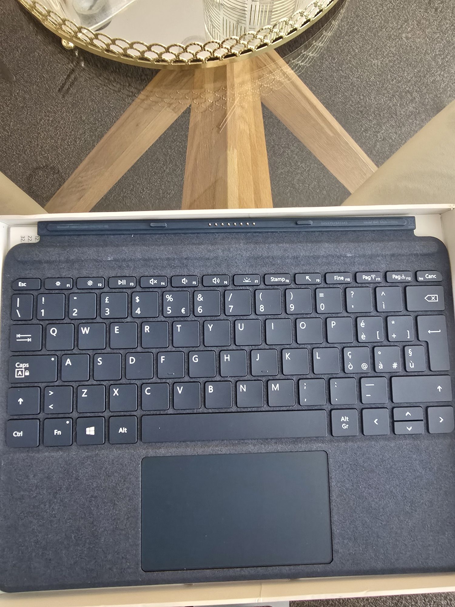 Teclado novo em caixa surface go