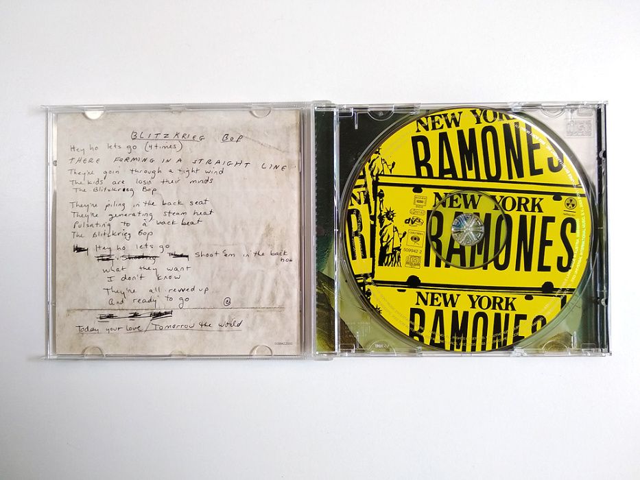 A Tribute to Ramones - We're a Happy Family (CD)