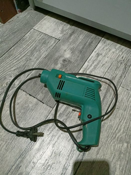 Дрель Bosch, гуде і не крутить