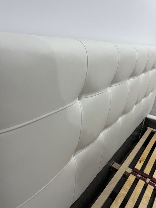 Łóżko białe zadbane