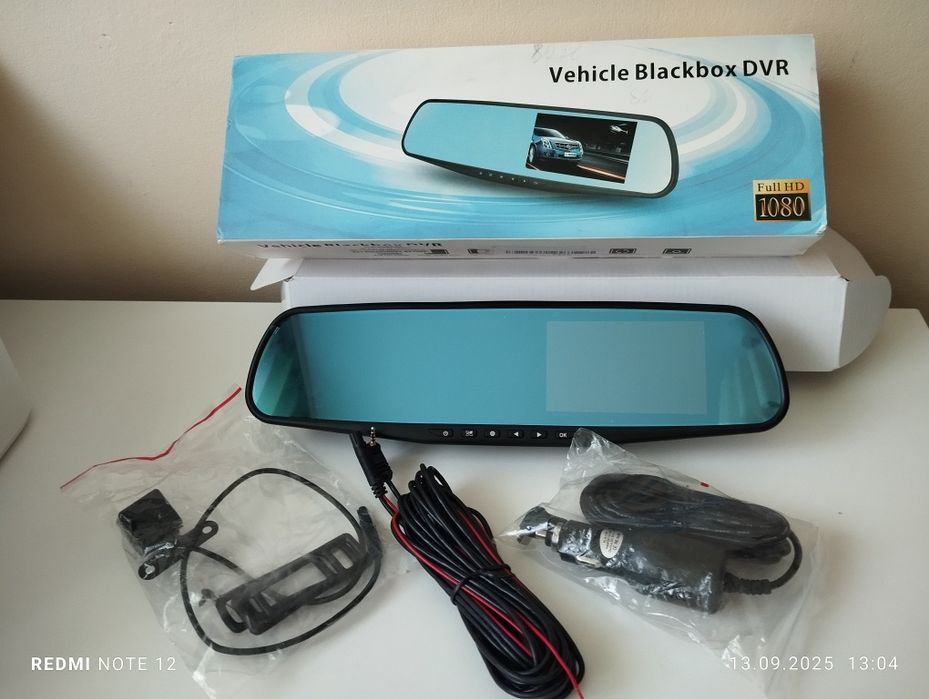 Wideorejestrator kamera samochodowa w lusterku i kamera coafnia FullHD