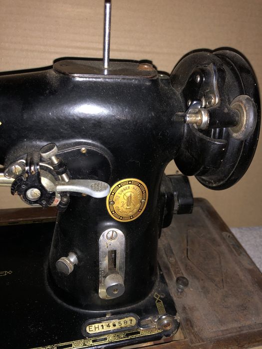 Maszyna Singer do szycia elektryczna zabytkowa EH146587 vintage