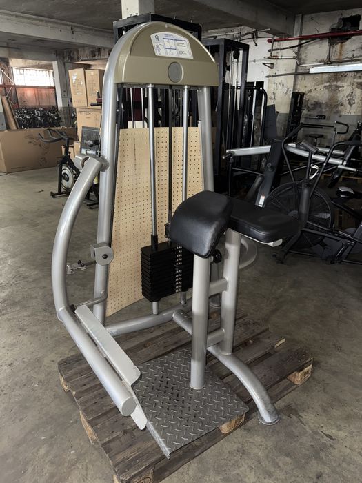 Máquina de gluteos em pé