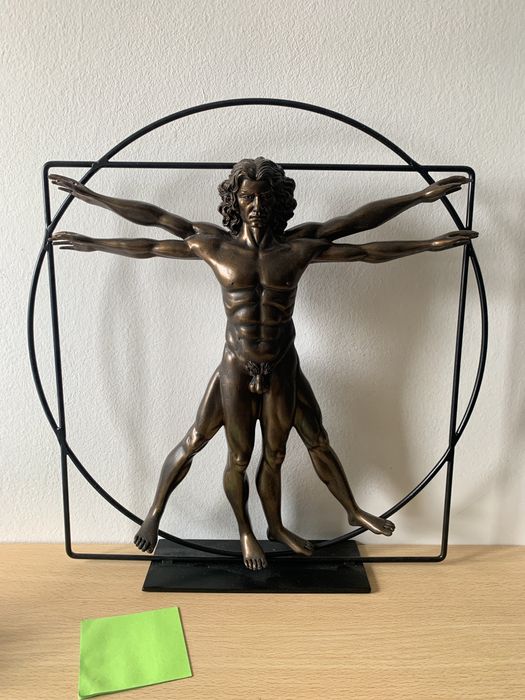 Estatua: Vitruviano de Leonardo DaVinci