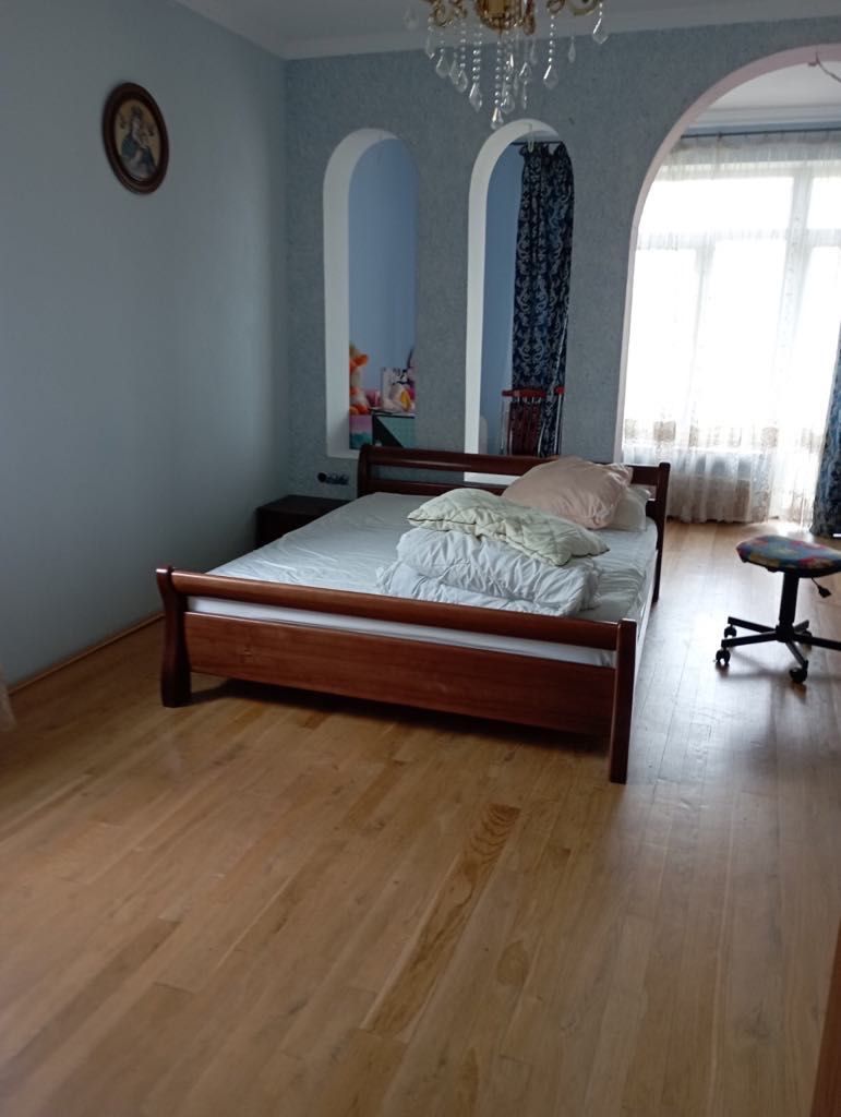Оренда будинку 7  кімнат 2 кухні 500$ поруч річка до центру 20 хв