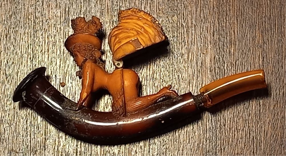 Cachimbo erótico do séc. XIX em âmbar