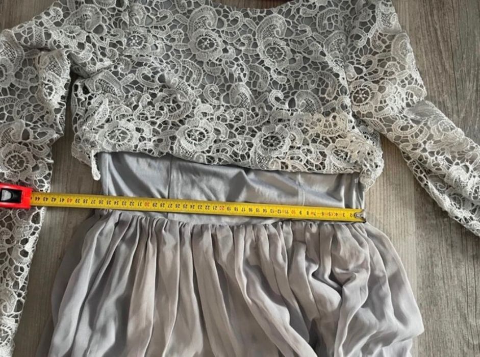 Elegancka długa sukienka na wesele