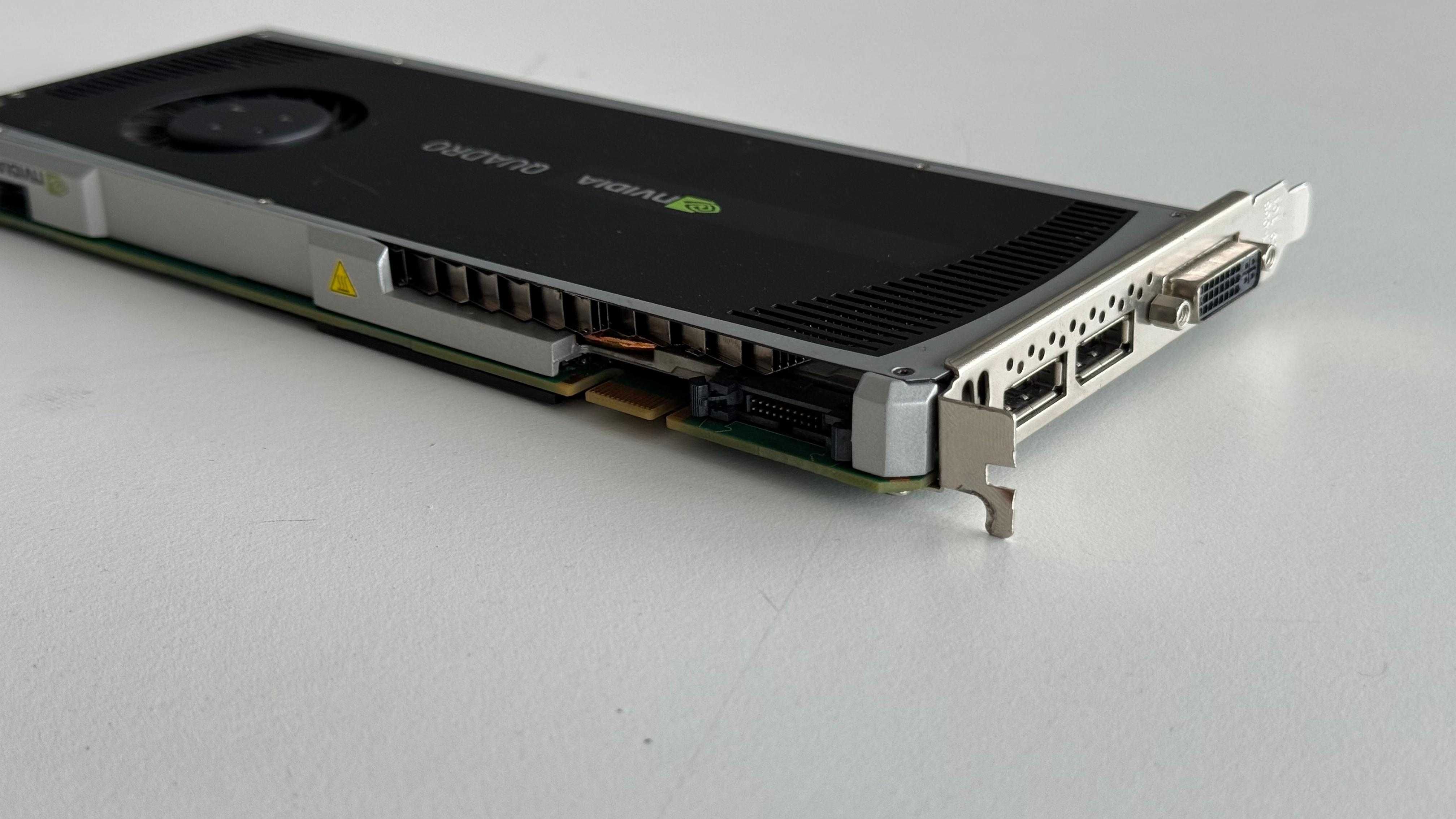 Placa gráfica - NVIDIA Quadro 4000