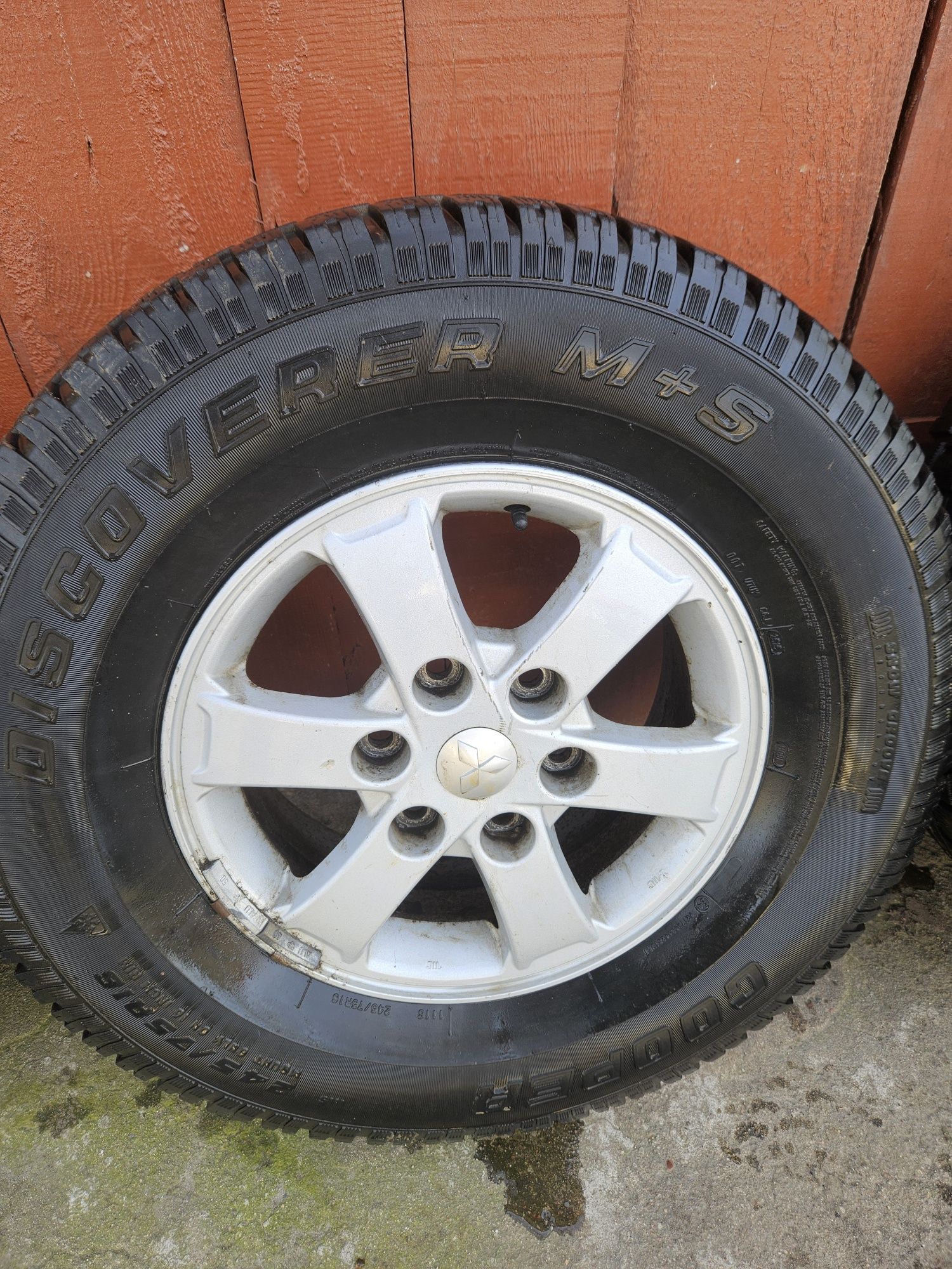 Felgi aluminiowe Mitsubishi 6x139.7 R16 ET 46
Zdjęte z Mitsubishi L200