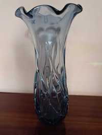 Висока велика скляна ваза синього кольору