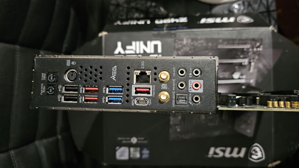 Топова плата MSI Z490 UNIFY. I7 10700KF 8/16. DDR4 GSKILL32GB 4400RGB