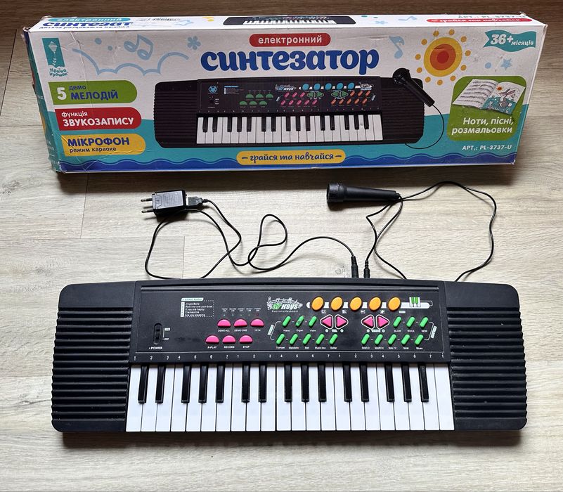 Детский синтезатор (пианино)