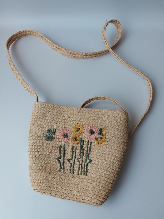 Соломʼяна сумка на літо