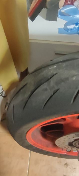 MT 09 a mota vai também com material de origem