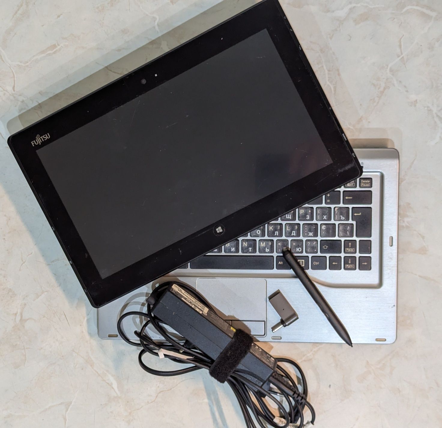 Планшет трансформер Fujitsu Stylistic Q702