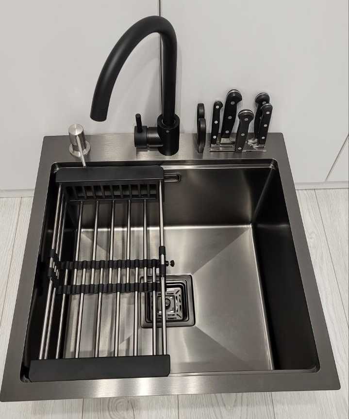 Сучасна чорна кухонна мийка 50*50 см в повній комплектації (варіанти)