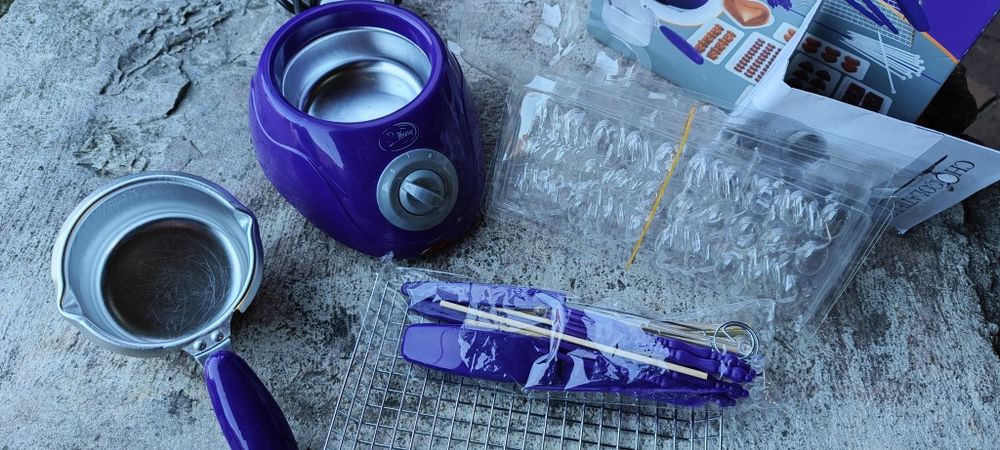 Elektryczny podgrzewacz do czekolady+akcesoria i foremki