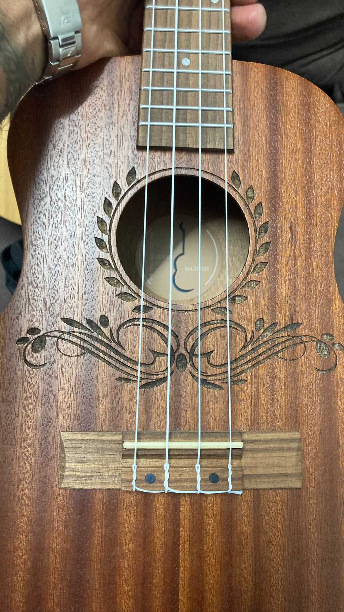 Ukelele tenor (grande)