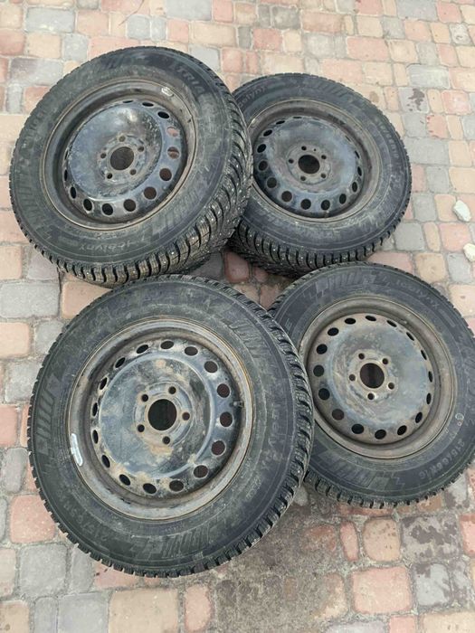 Колеса в зборе 5*118 резина 215/65R16 новая зимняя шипованая Трафик