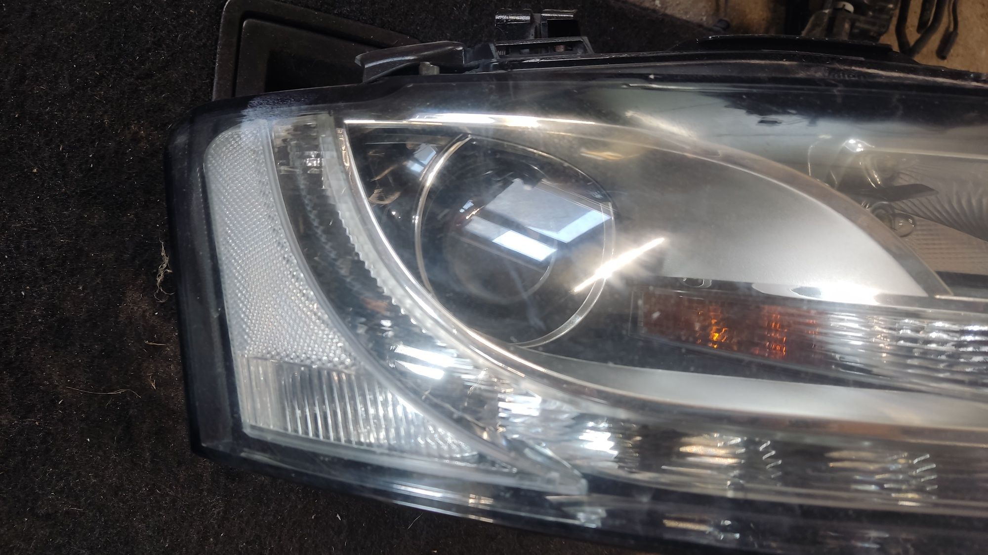 Lampa przód przednia prawa audi A5 8t Xenon