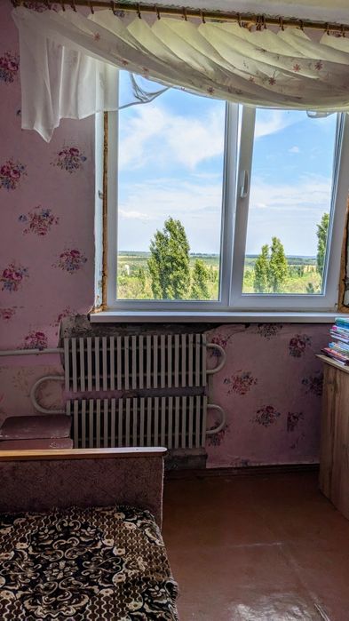 3 комнатная м/р  Горизонт, метро Индустриальная. Сертификат да.