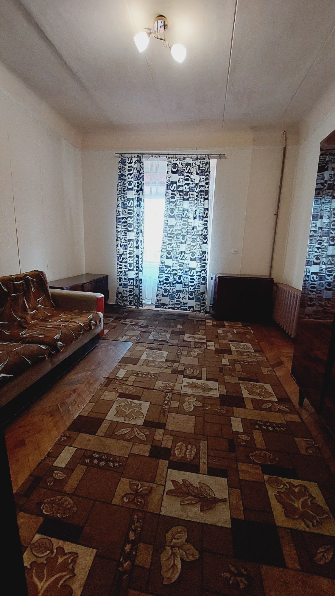 Продам 2-х кімнатну квартиру на пр. Мануйловський 5.