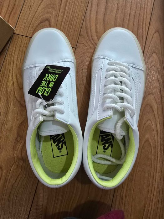 Vans em couro baixas Old skool unissexo! Sola fosforescente!
