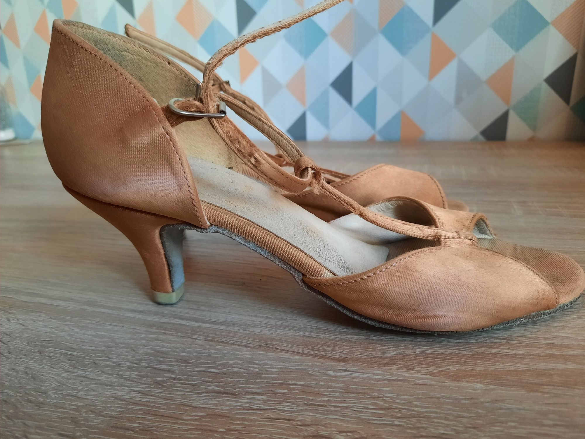 Женские танцевальные туфли р.37 сатин