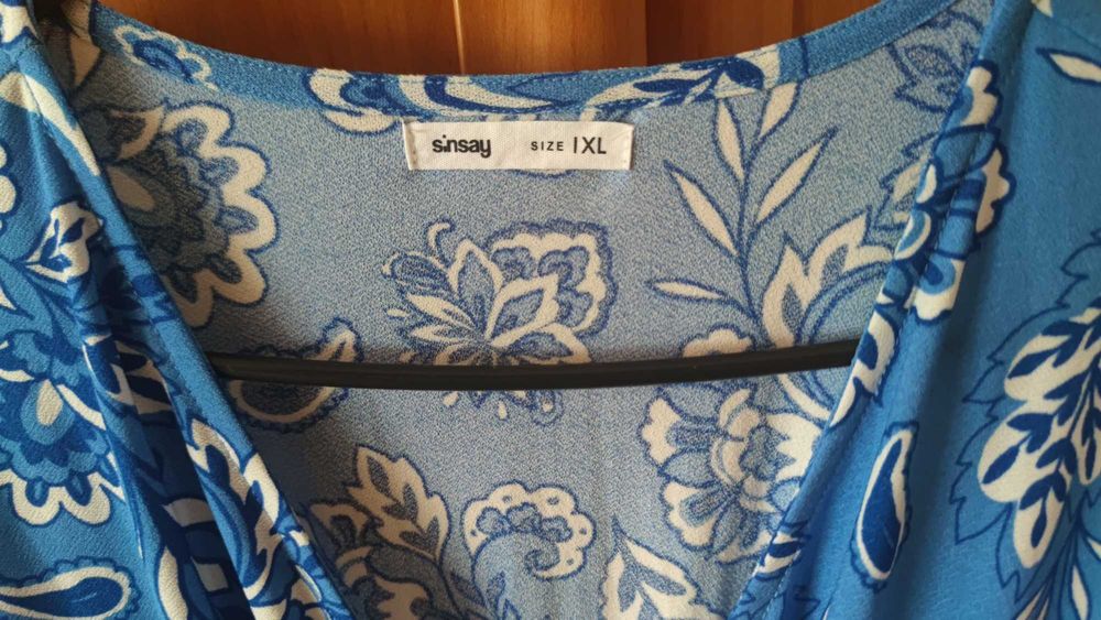 Długa niebieska sukienka w kwiaty r. XL