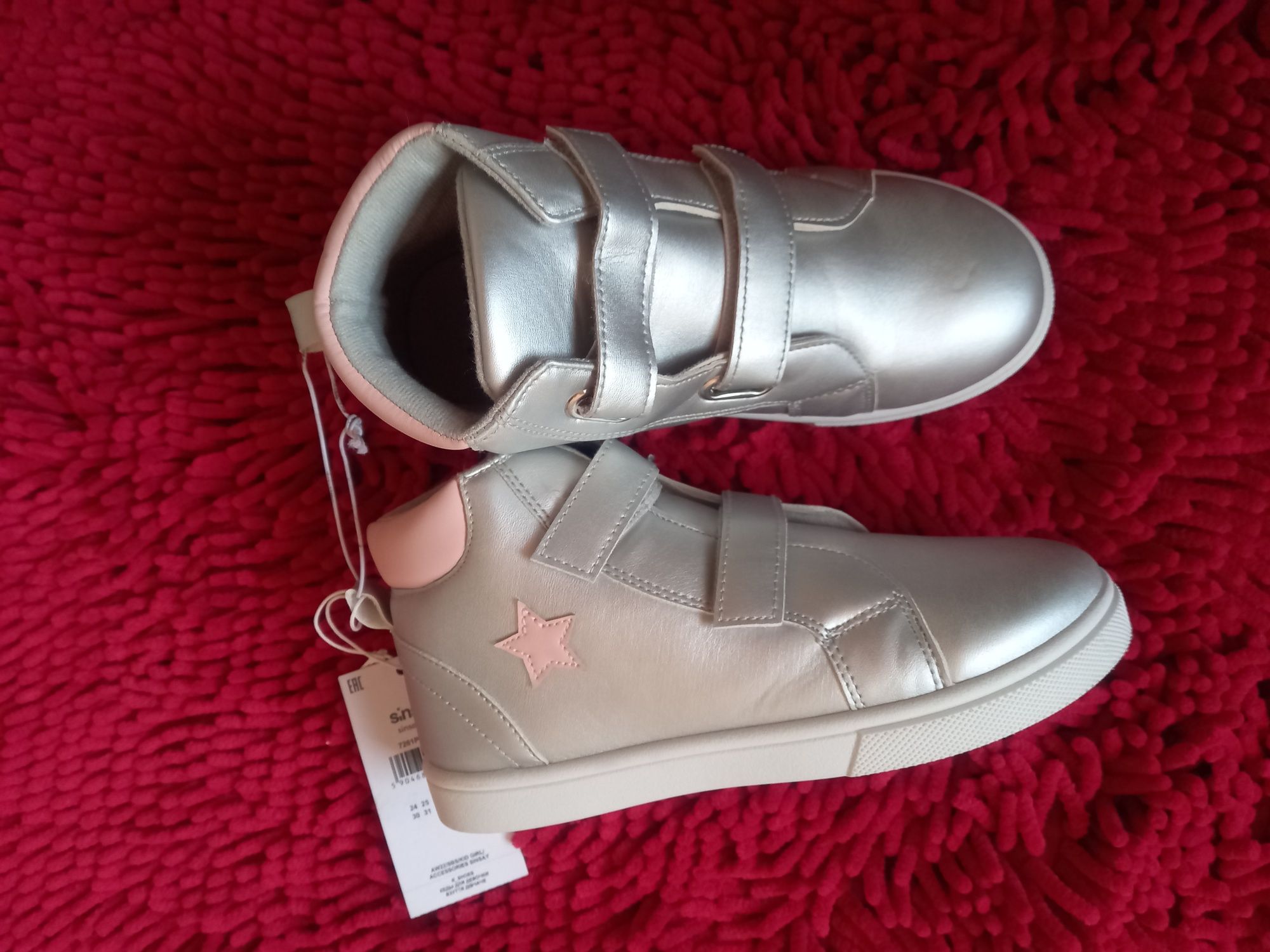 Buty botki za kostkę gwiazdki srebrne roz 34 nowe uszkodzone